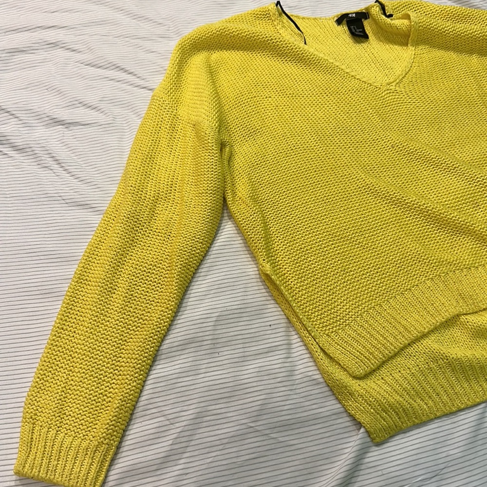 H&M sweater - Picture 2 of 3